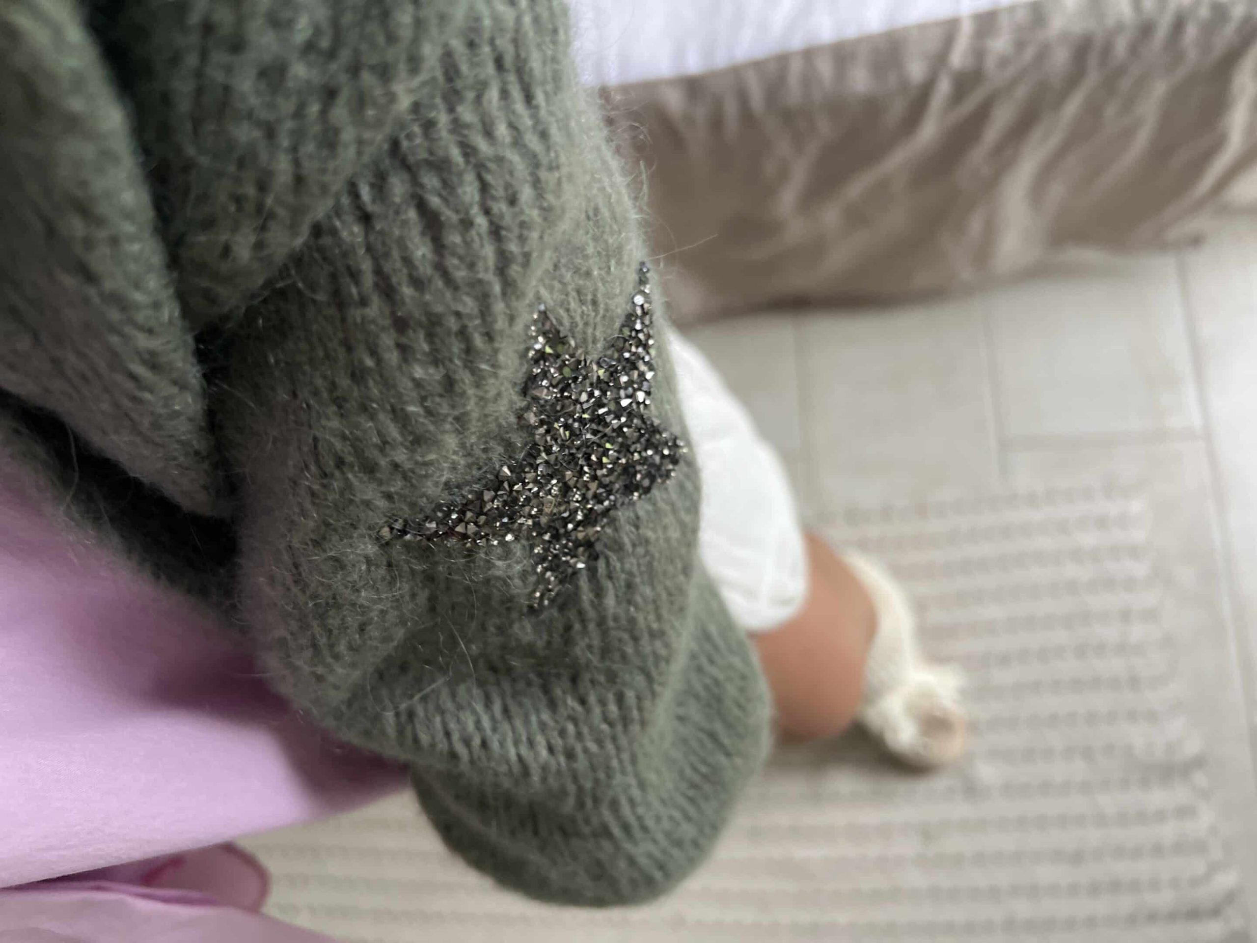 Gilet kaki clair étoiles strass coudes – Image 5