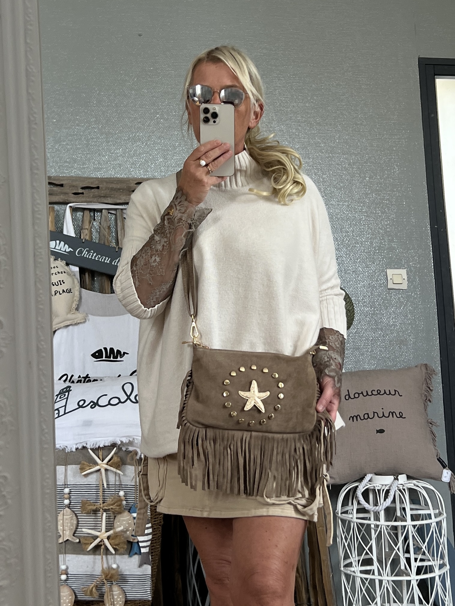 Pochette cuir frangée taupe – Image 4