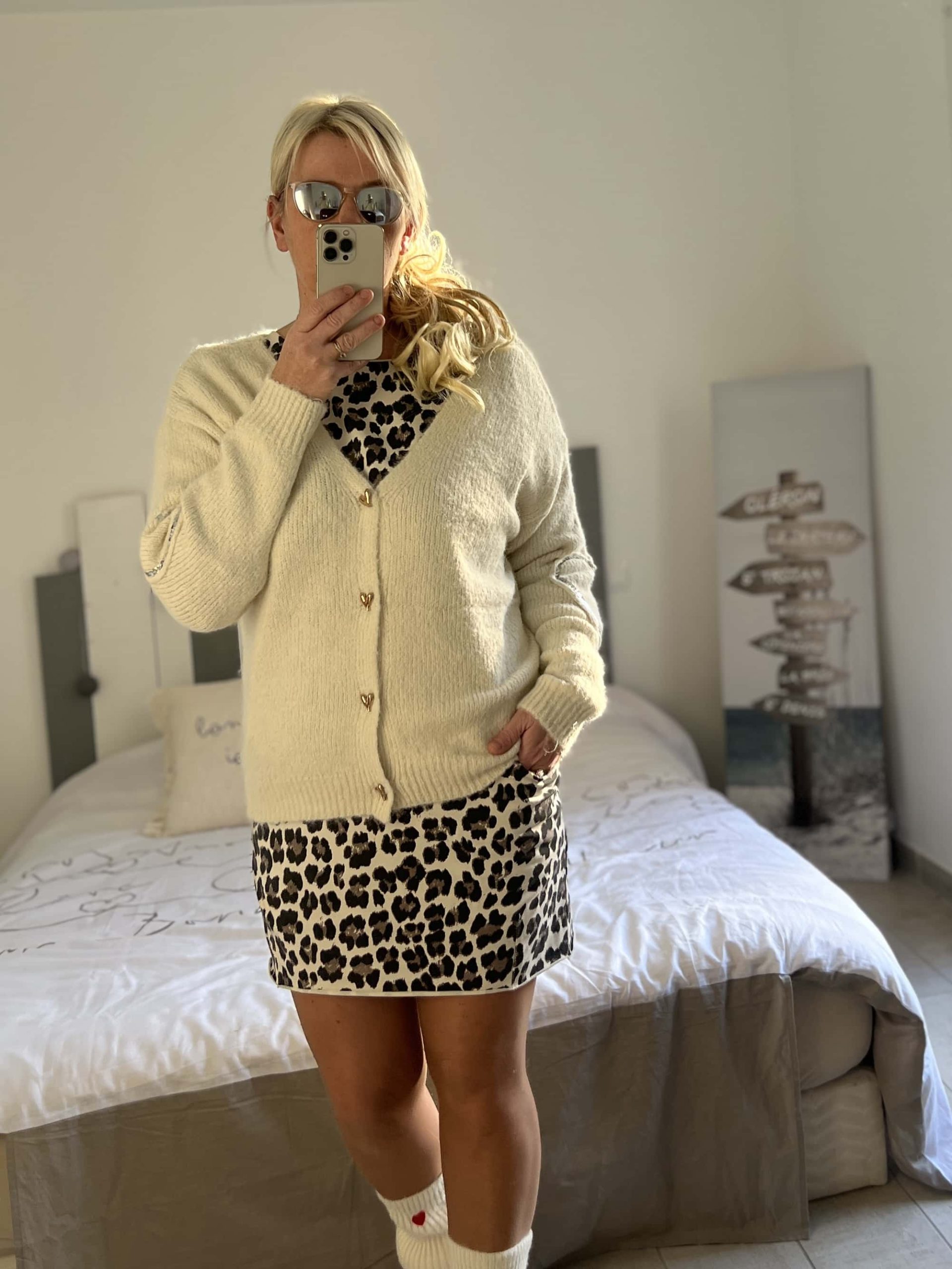 Gilet écru coudières strass cœurs – Image 4