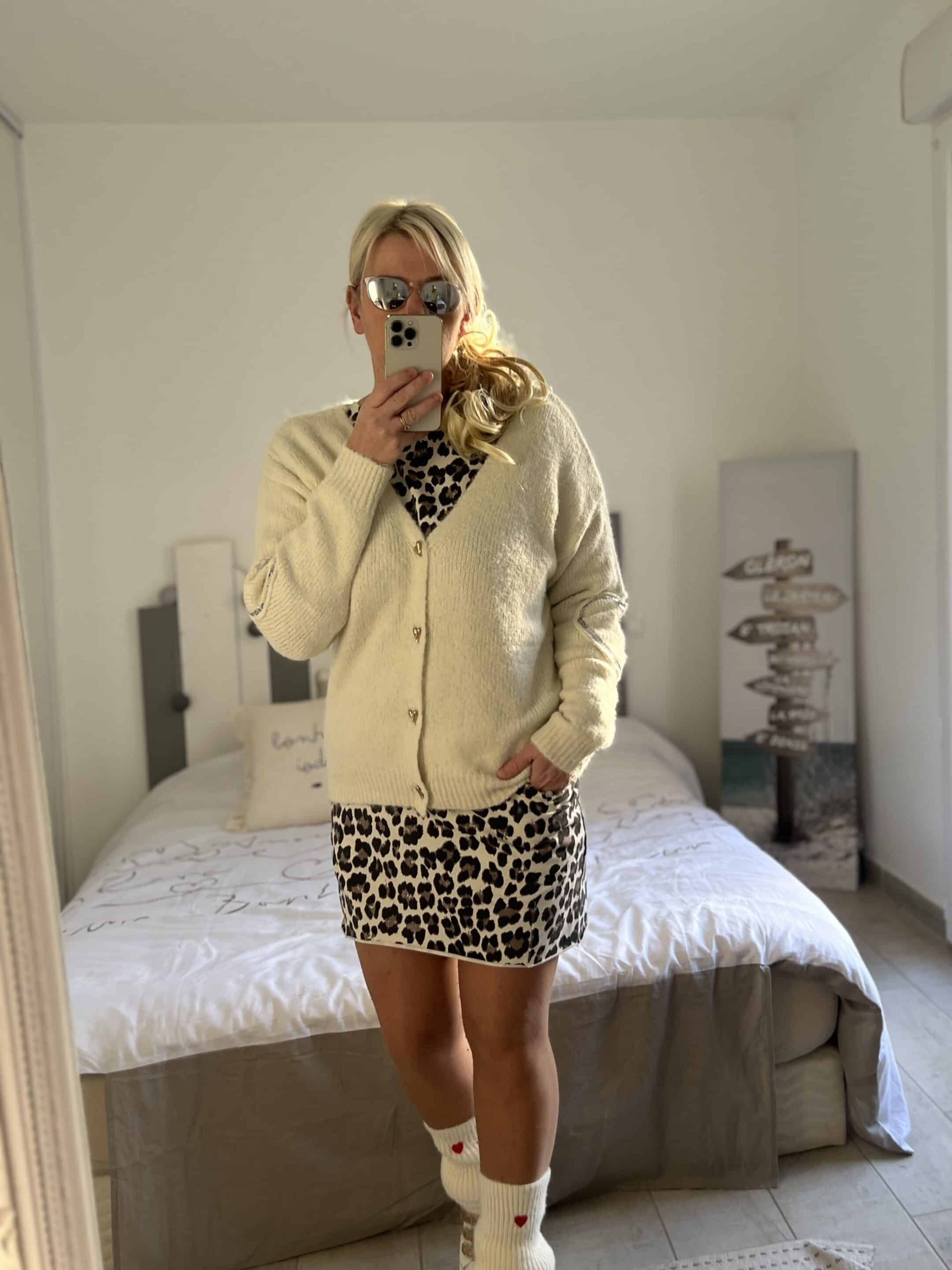 Gilet écru coudières strass cœurs – Image 3