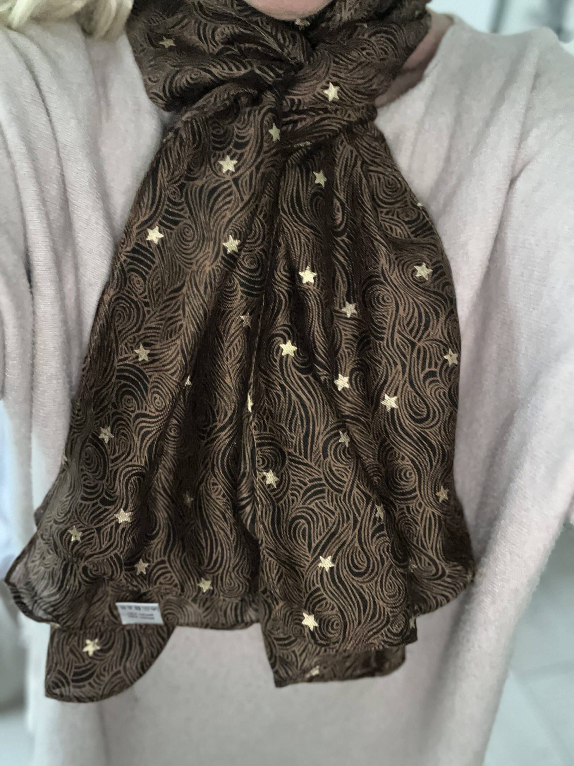 Écharpe étoiles dorées – Image 3