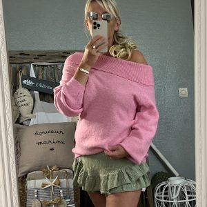 Pull col bardot rose