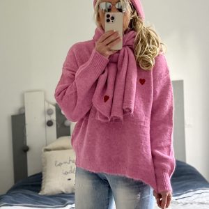 Ensemble pull bonnet écharpe rose