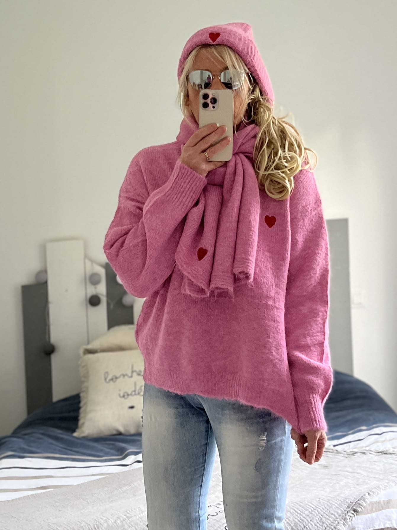 Ensemble pull bonnet écharpe rose – Image 2