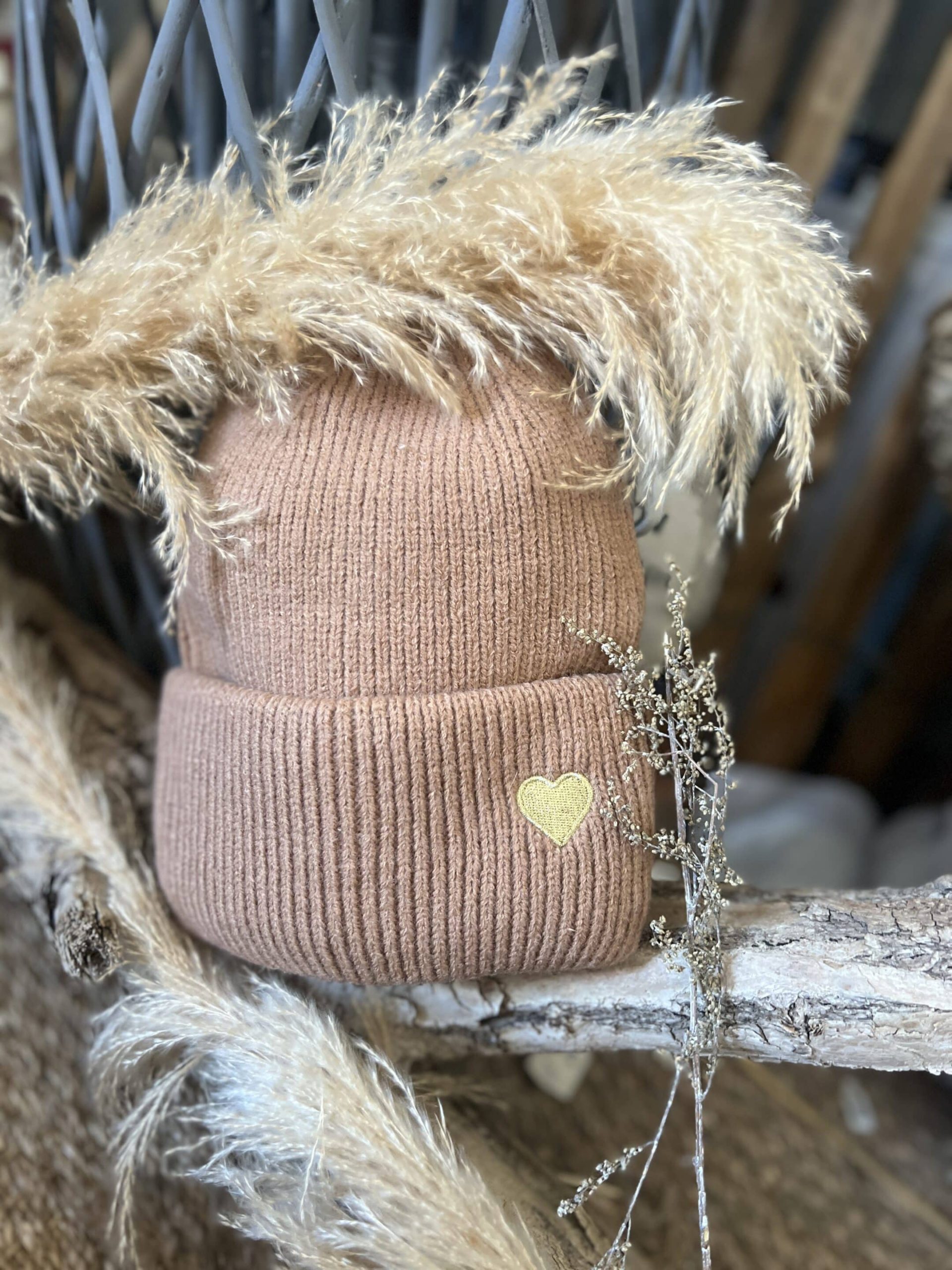 Bonnet taupe cœur doré – Image 3