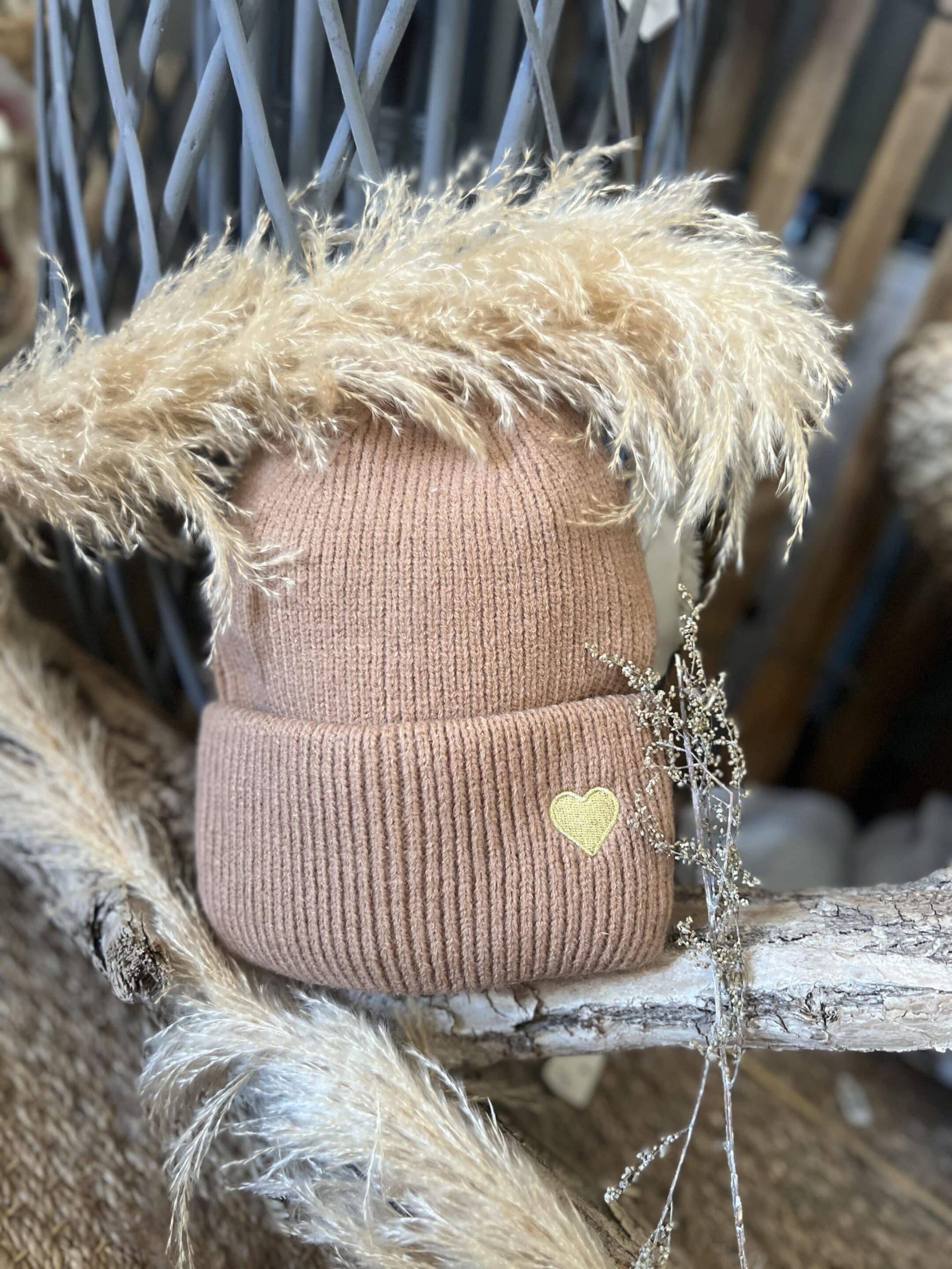 Bonnet taupe cœur doré