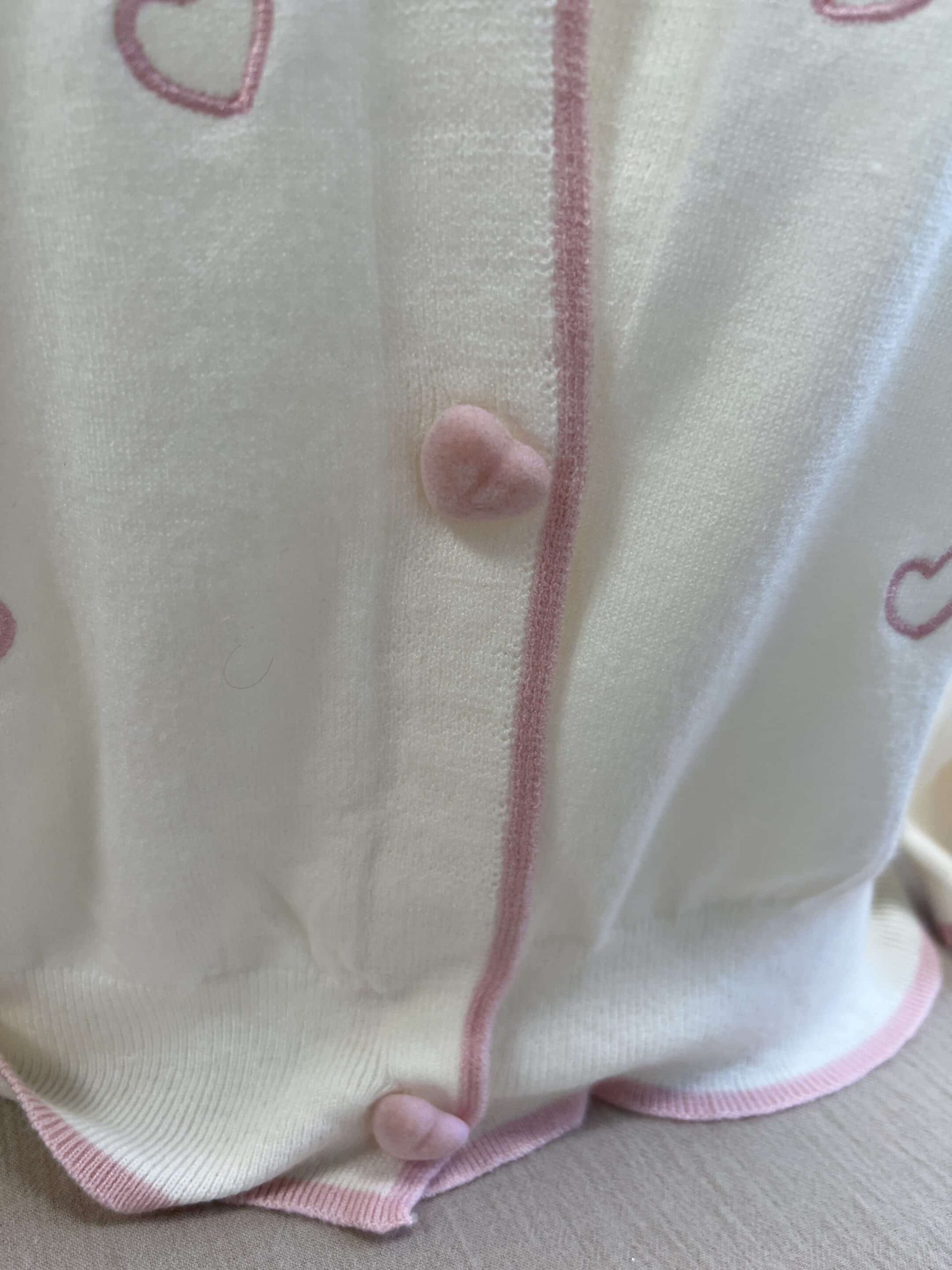 Gilet cœurs noeuds blanc rose – Image 7