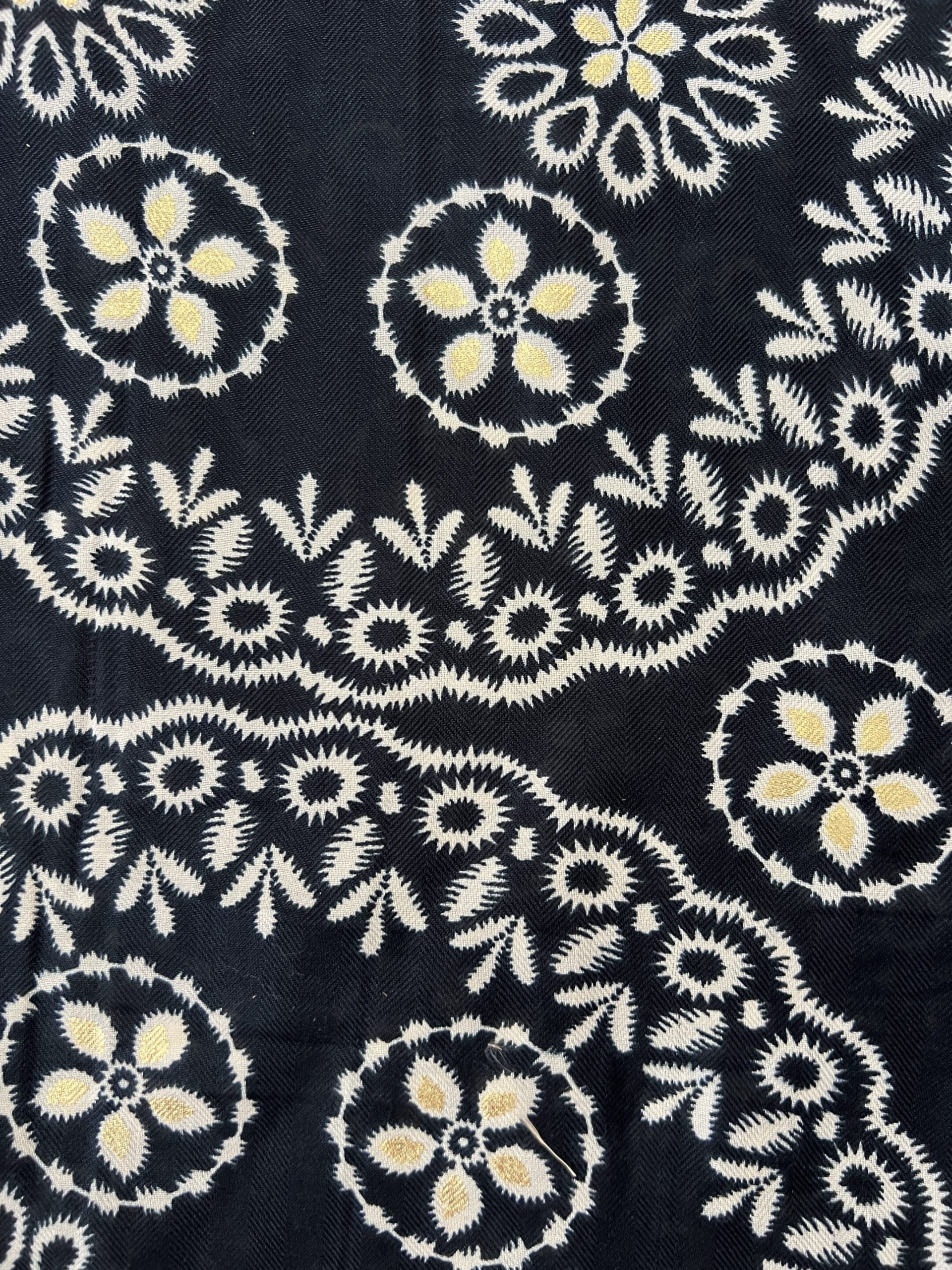 Écharpe noir doré – Image 3