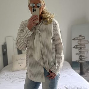 Chemise rayée cravate