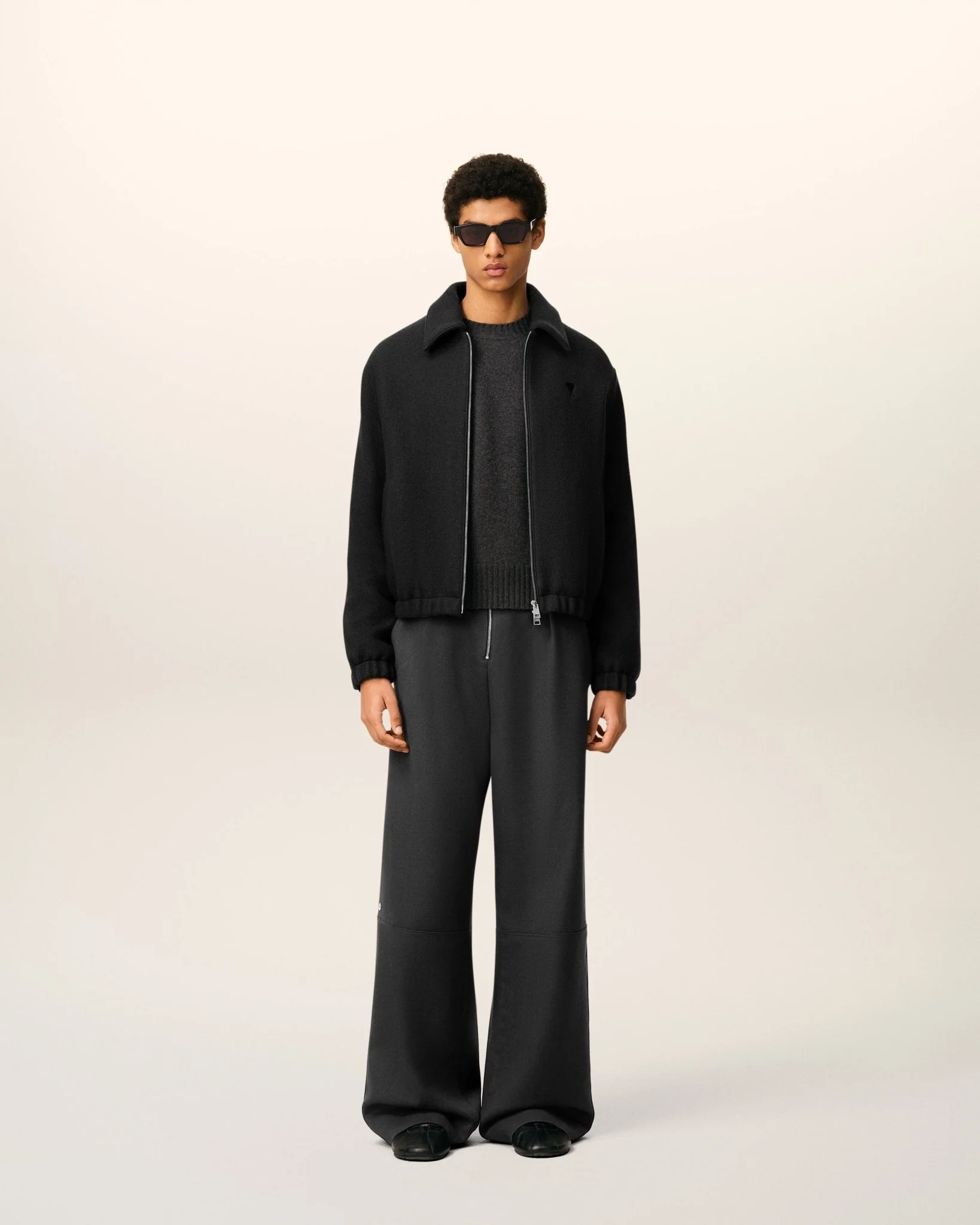 AMI - Blouson noir zippé ami de cœur en coton – Image 5