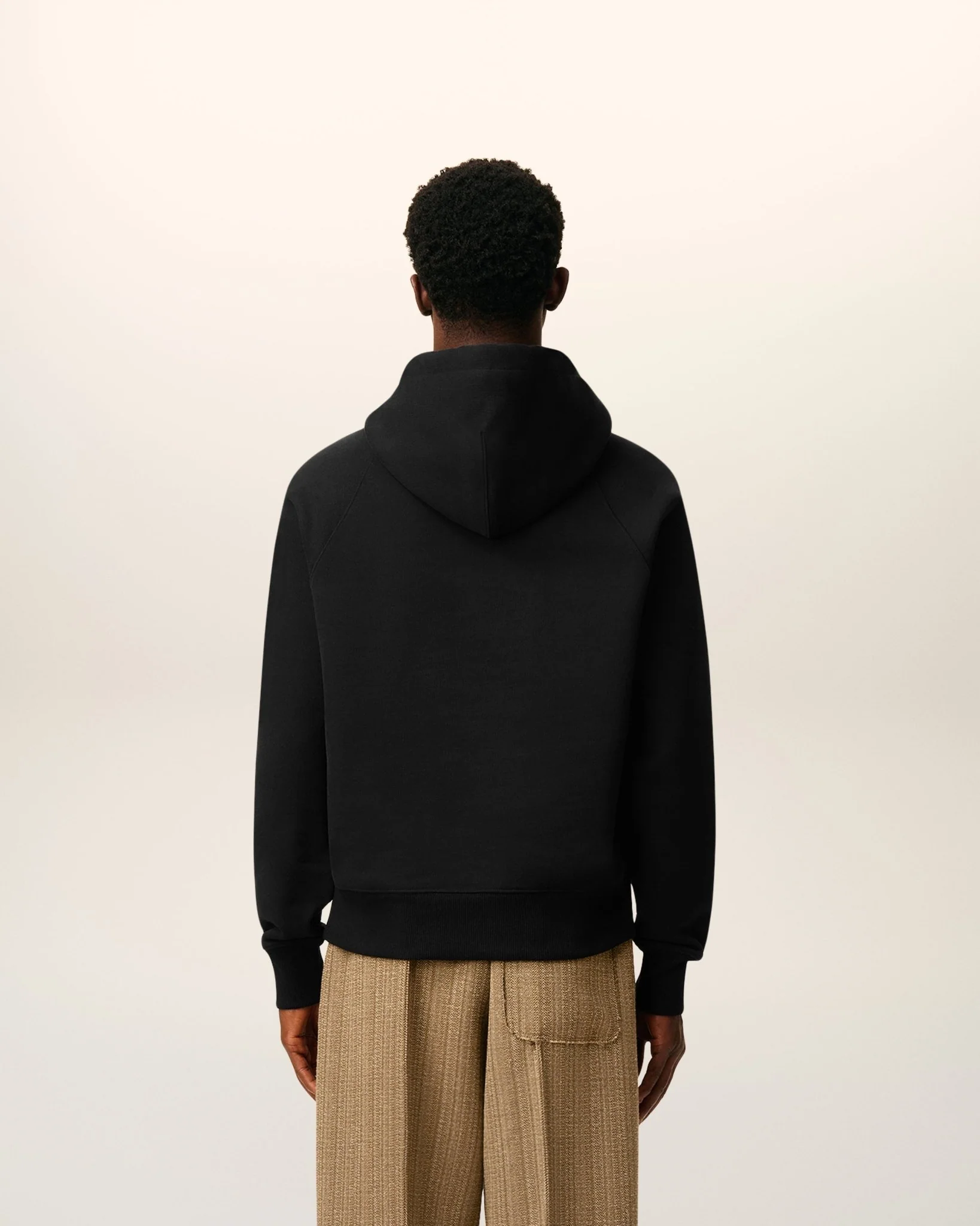 AMI - Hoodie noir ami de cœur en coton – Image 7