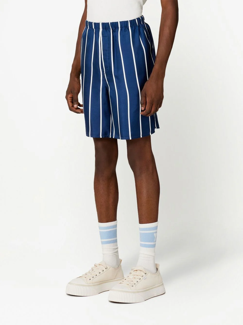 AMI Paris Short en soie à rayures – Image 4