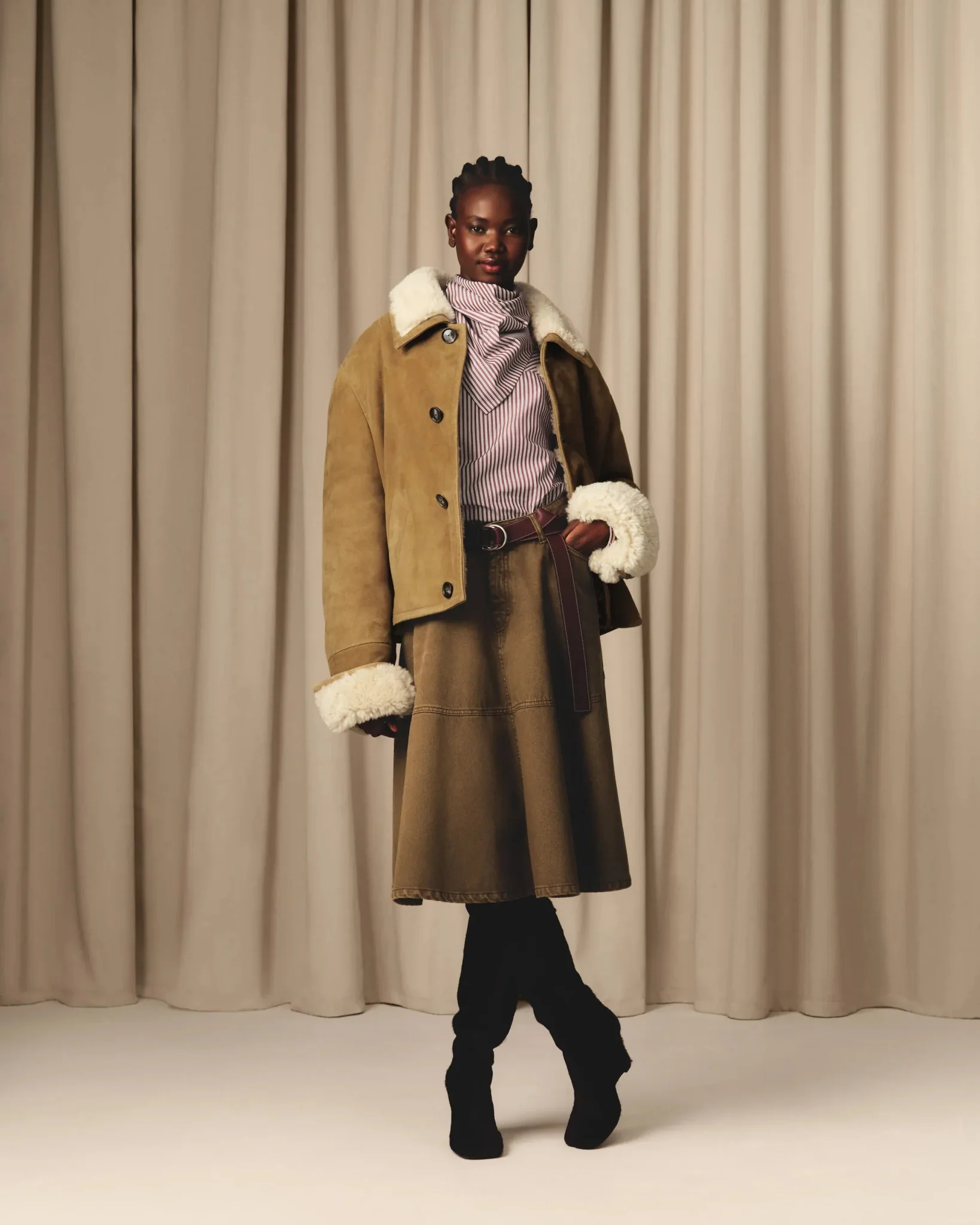 AMI PARIS - Veste Marron Boutonnée en Shearling Camel – Image 4