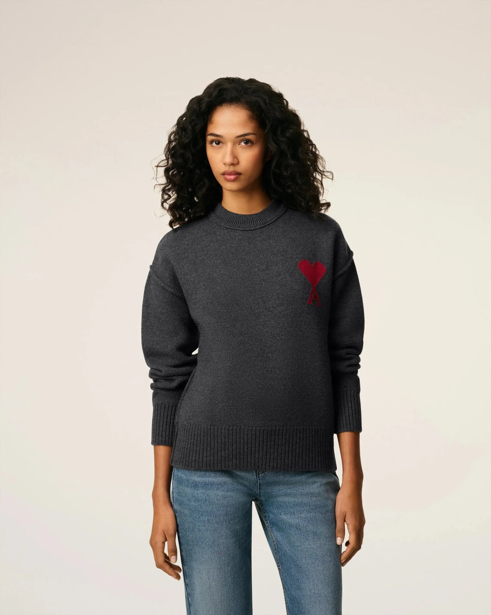 AMI - Pull Gris Col Rond Ami De Cœur En Laine Gris Chiné/Rouge – Image 8