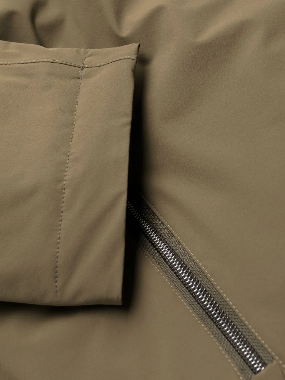 Herno Imperméable vert militaire à capuche – Image 7
